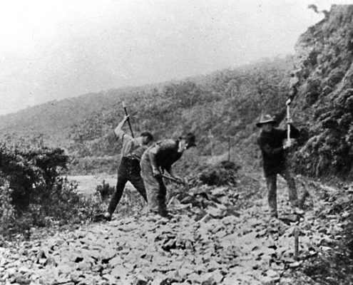 workers on great ocean road